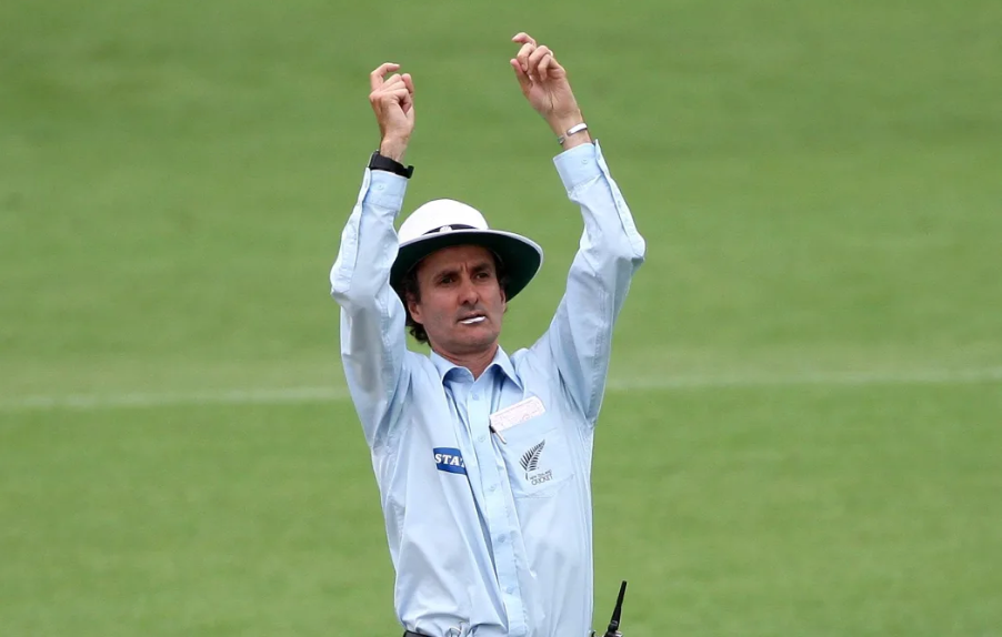 Billy Bowden (New Zealand) 